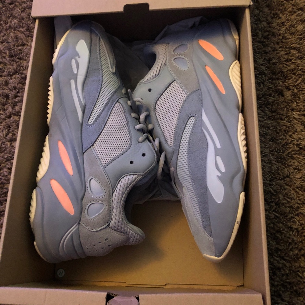Yeezy 700 v1 inertia (used)